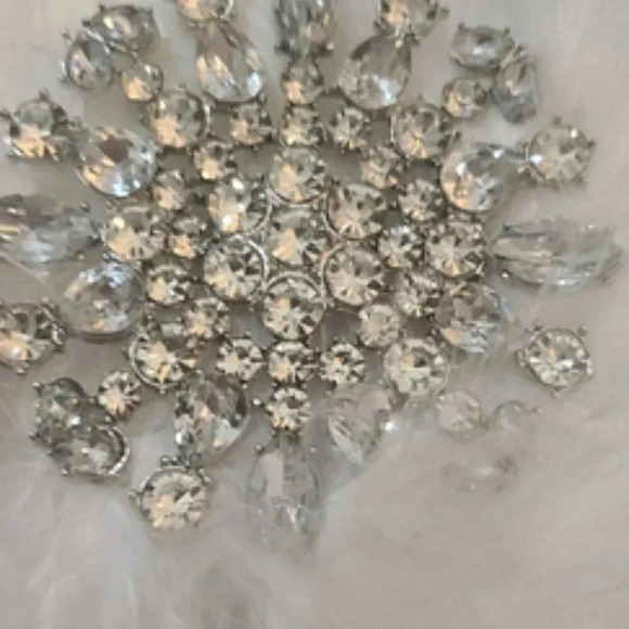 Statement Makers Rhinestone & Feather Decor Stud Earrings silver - Picture 10 of 10